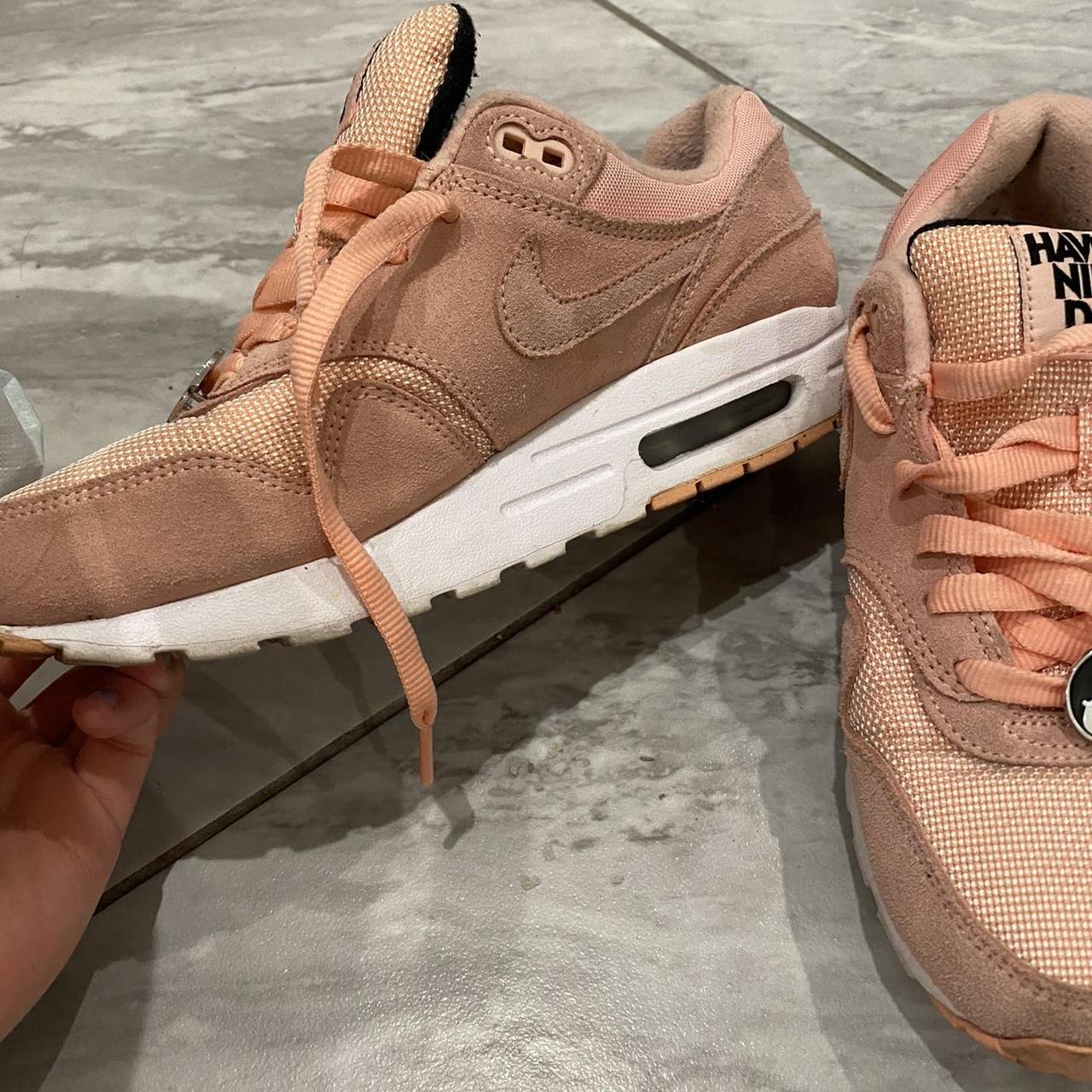 womens pink nike air max