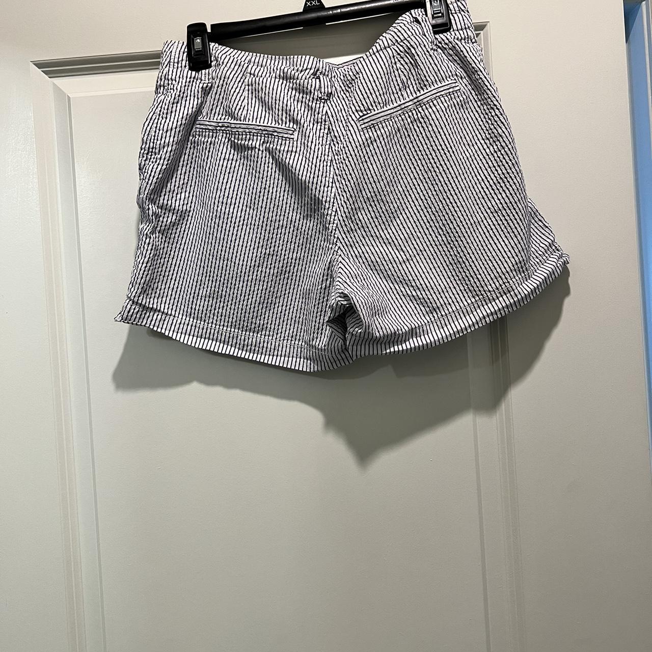 H&M Ladies Shorts size 6 seersucker linen spring... - Depop