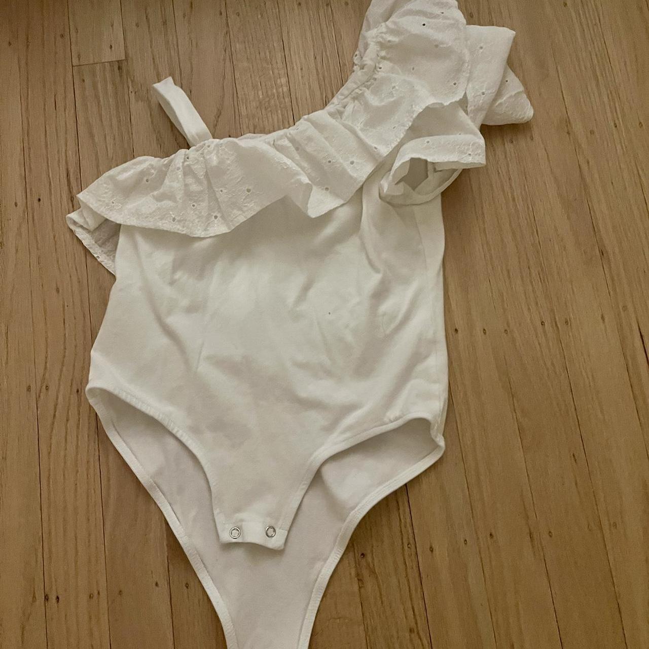 White ruffle body suit from Zara - Depop
