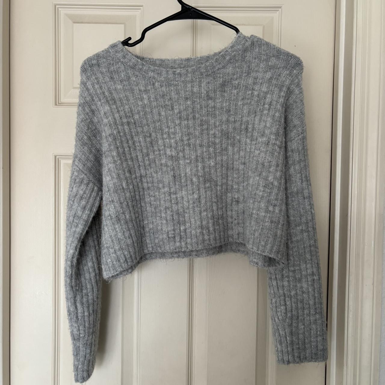 Forever 21 Cropped Grey Sweater Size (S) In great... - Depop