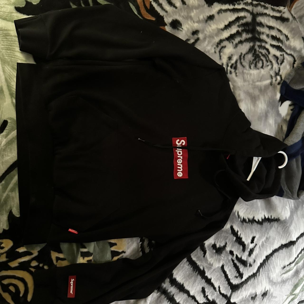 Supreme black hoodie red box clearance logo