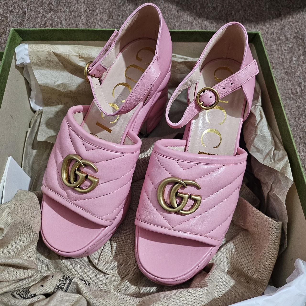 Gucci pink flip store flops