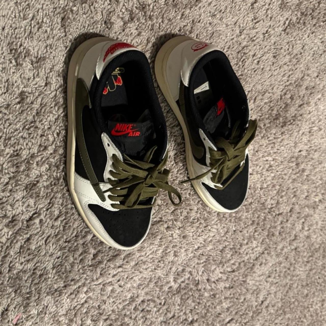 travis scott khaki on feet