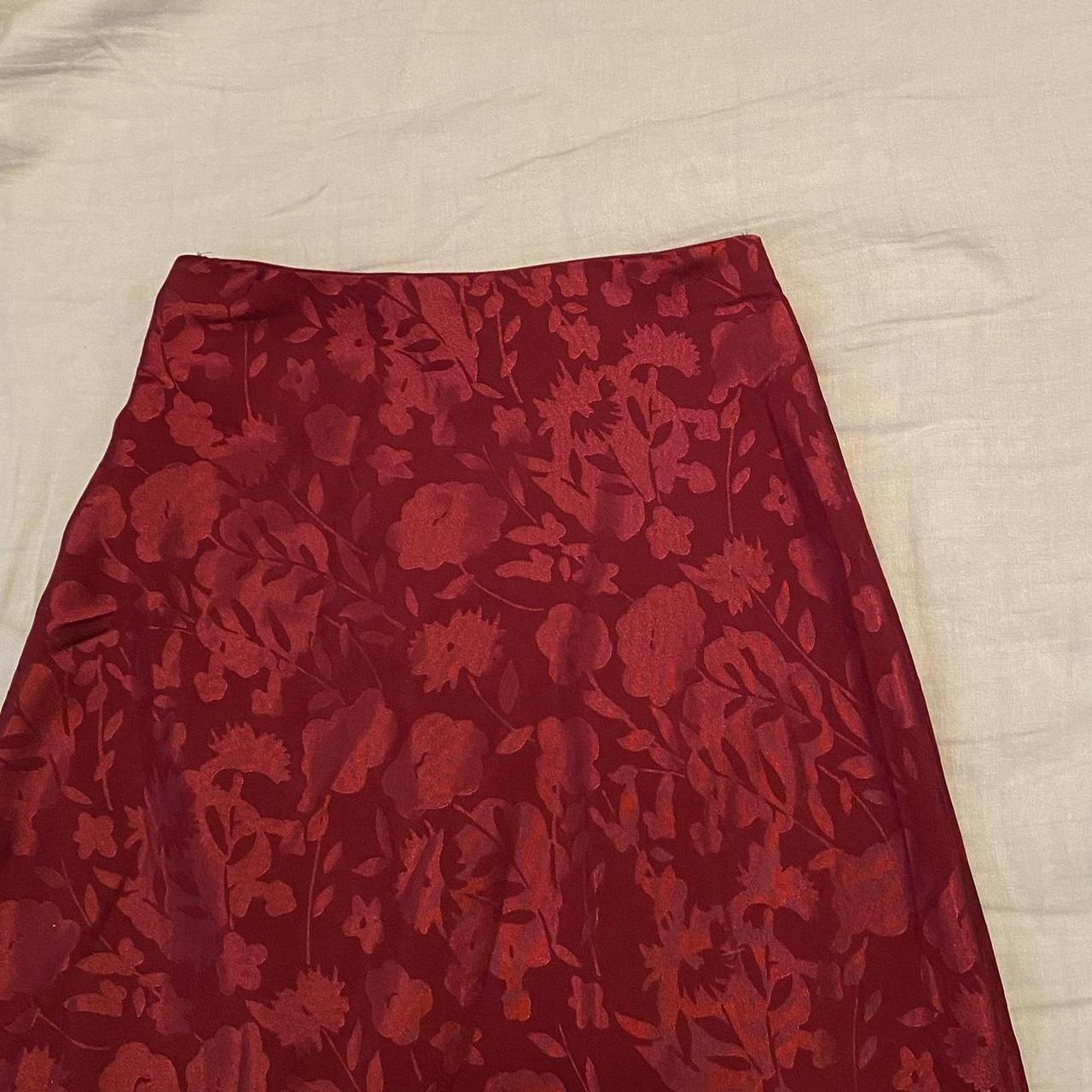 red floral midi skirt | size XS with a stretchy... - Depop