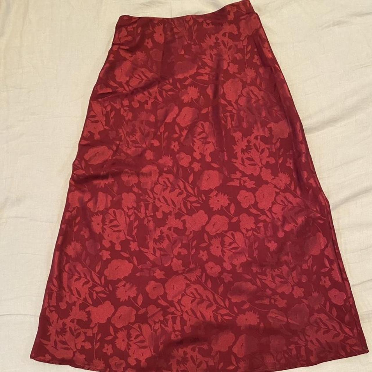 red floral midi skirt | size XS with a stretchy... - Depop