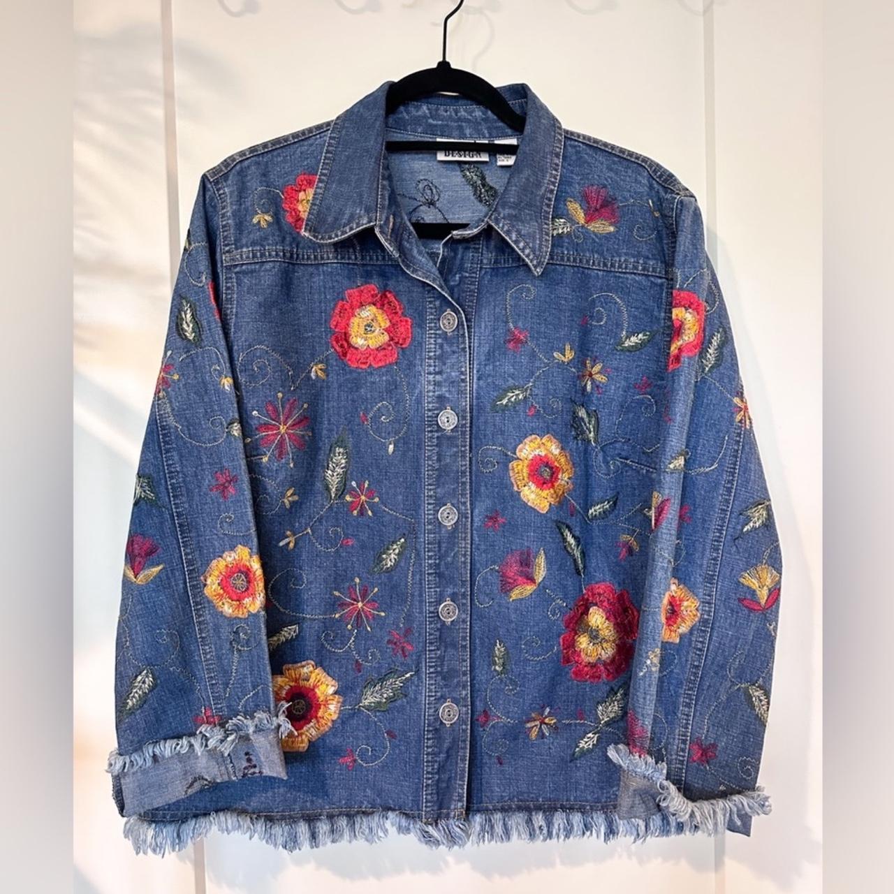 Vintage Chicos Denim Jacket 𓍊𓋼 gorgeous floral... - Depop