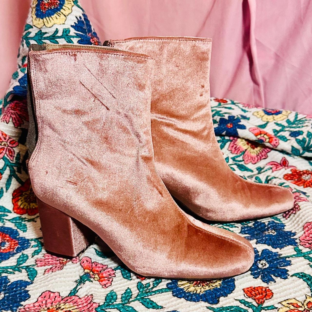 These Free People blush pink velvet block heel ankle. Depop