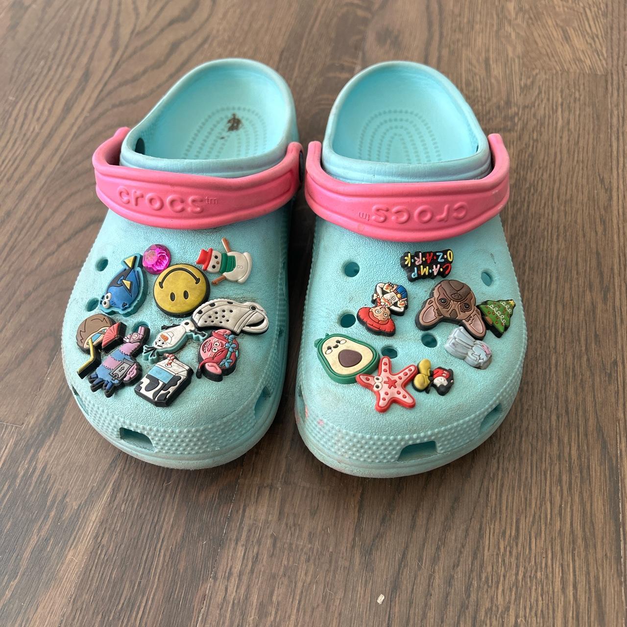 Baby blue best sale and pink crocs