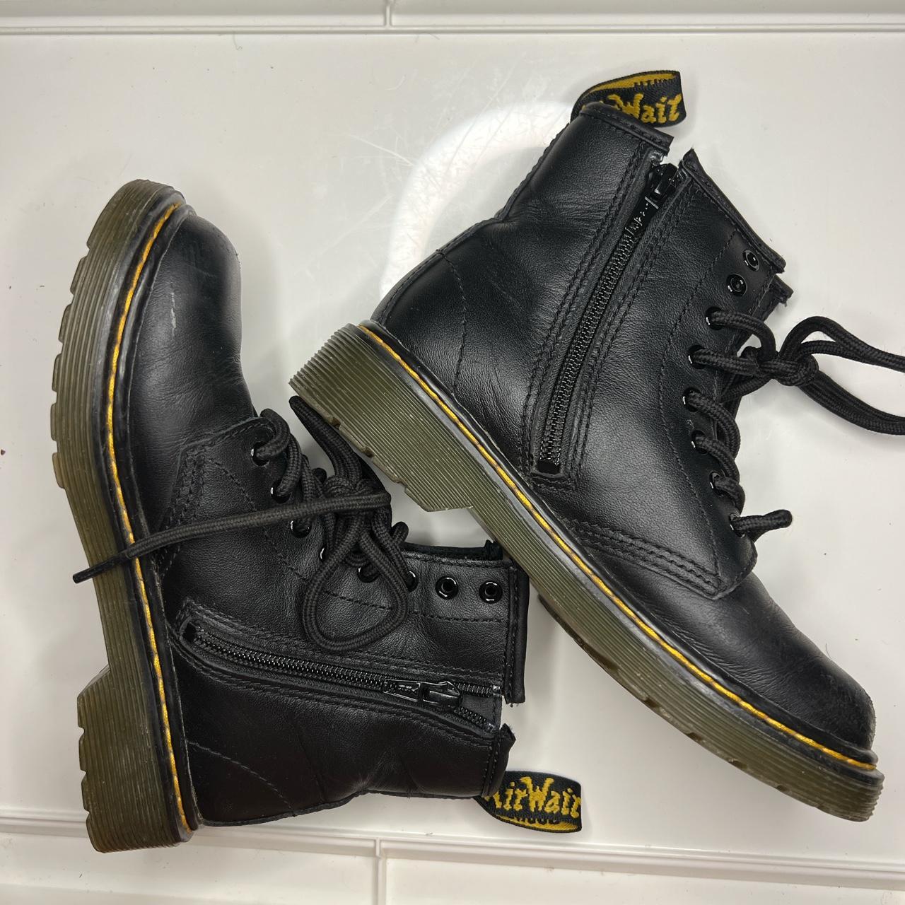 Dr martens junior sales 1460 softy t