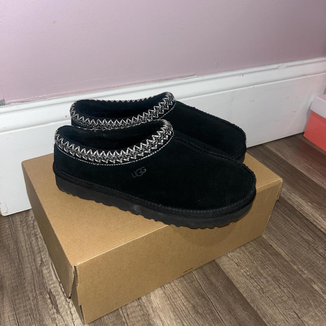 tasman uggs with red trim