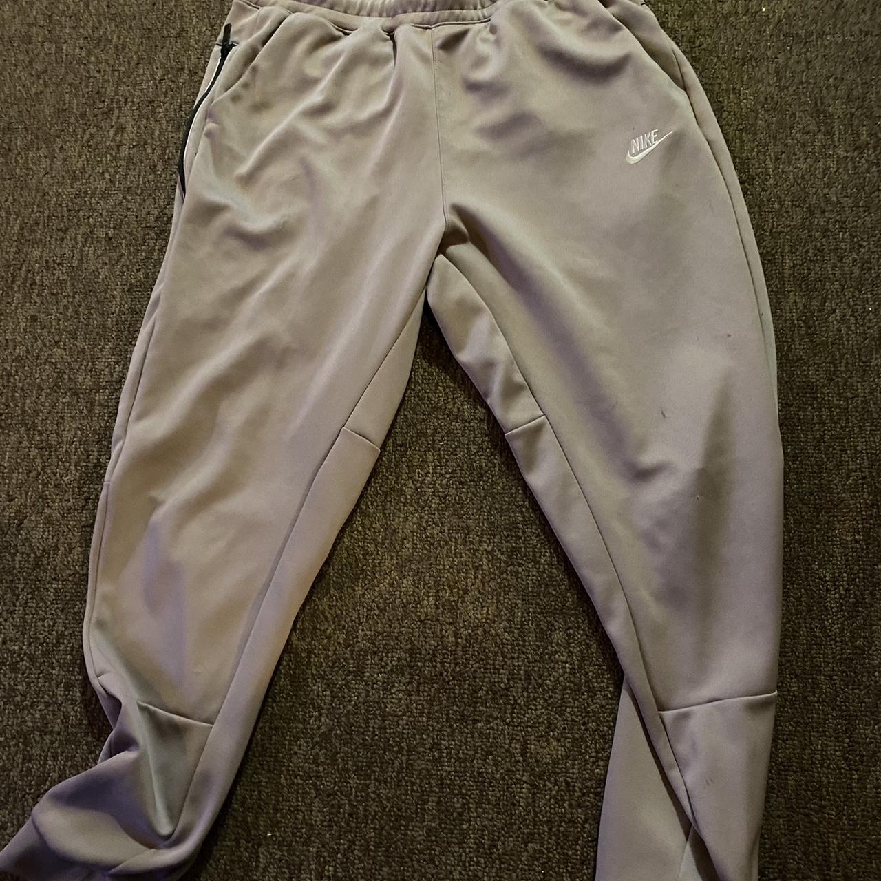 Tan deals nike joggers