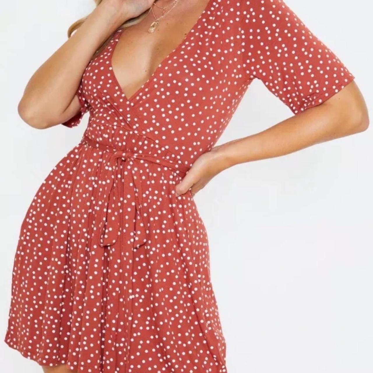 Pink polka dot dress pretty little thing best sale