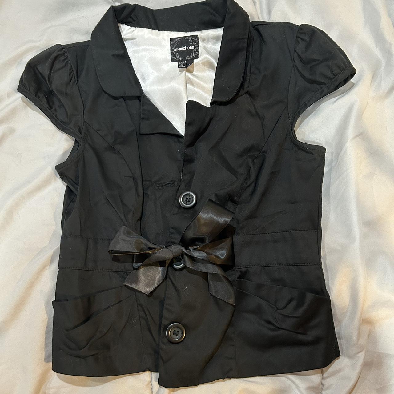 super cute black collared button up w ribbon 🐦‍⬛ fits s/m - Depop