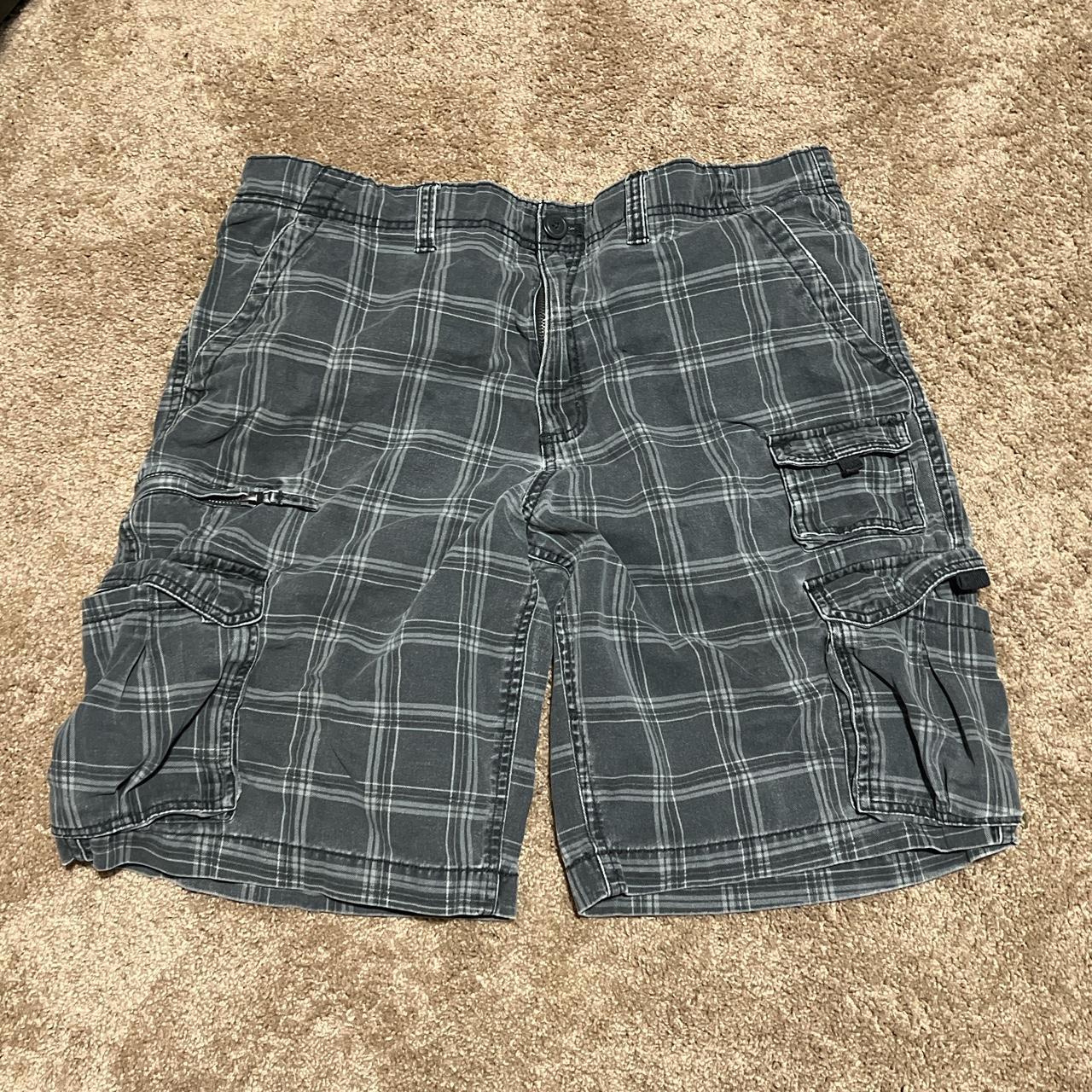 Grey plaid vintage retro cargo shorts - Depop