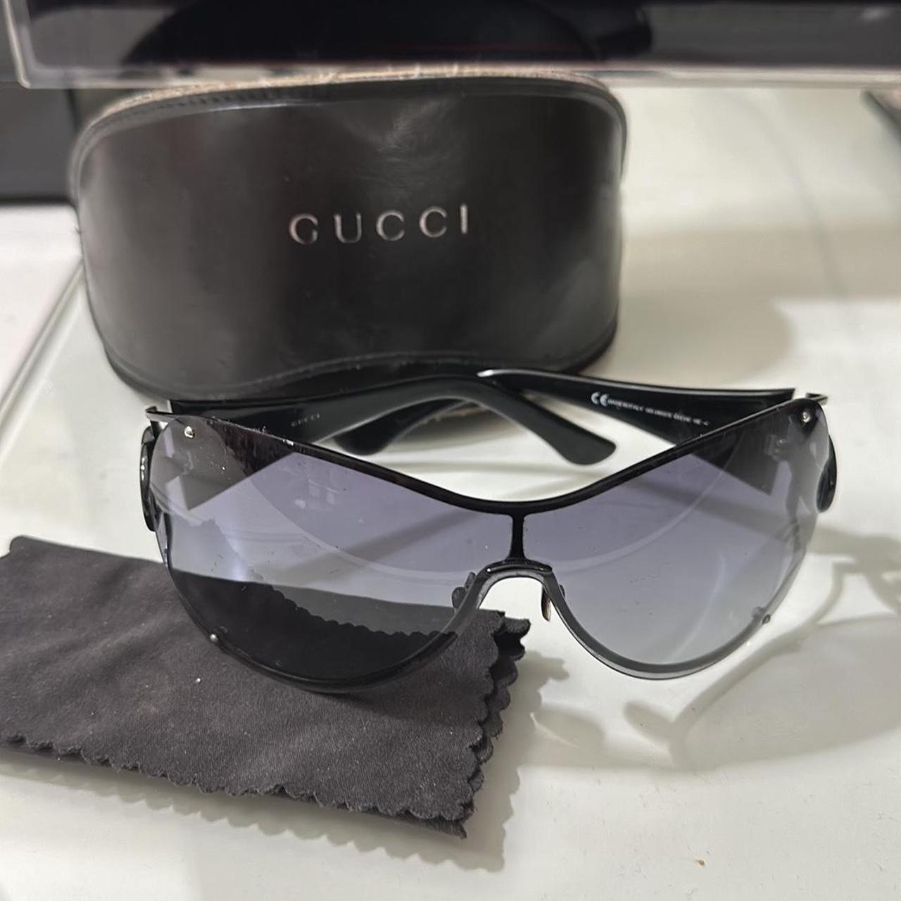 Gucci women's hotsell shield sunglasses