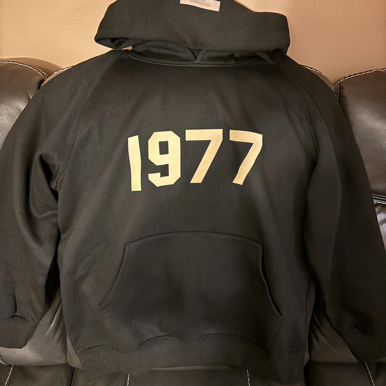 国内即発】FEAR OF GOD Essentials 1977 Hoodie Fear of God Essentials 1977 Hoodie - Jacket Hub