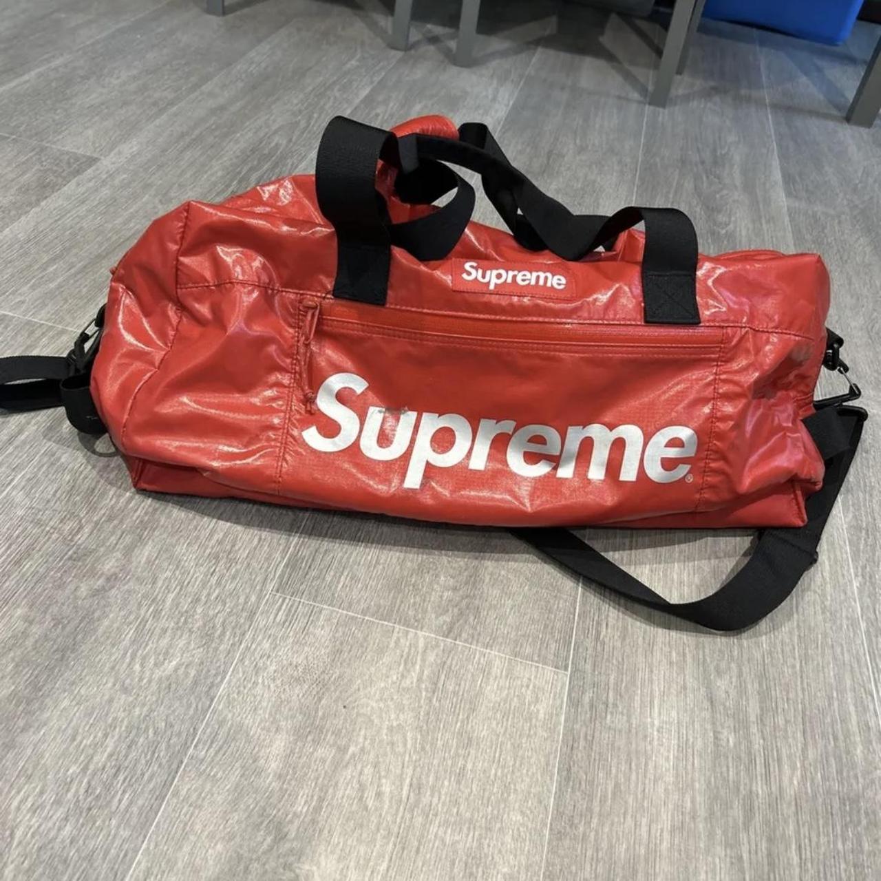 Supreme duffle best sale bag fw17