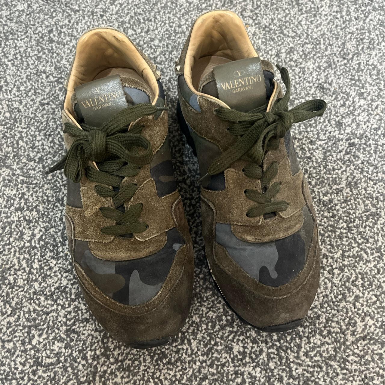 Khaki women's clearance valentino trainers