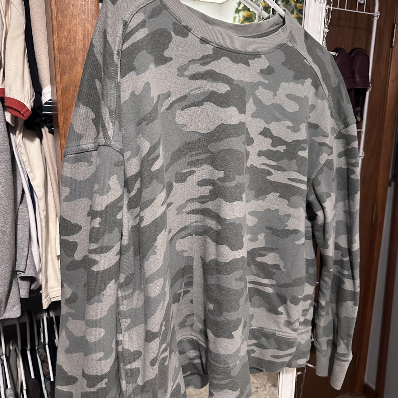 Universal thread hot sale camo sweatshirt