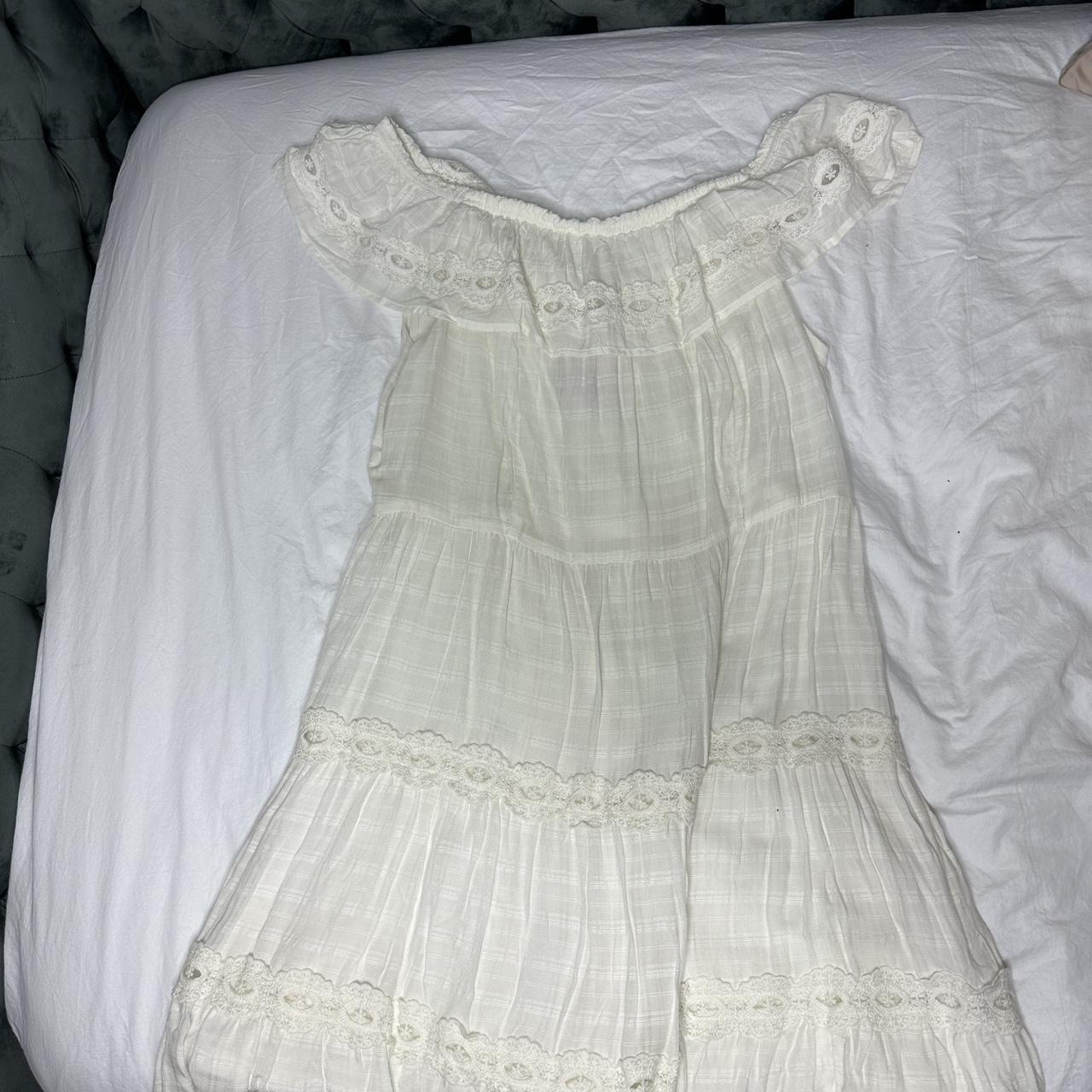 Xl vintage frilly white dress knee length - Depop