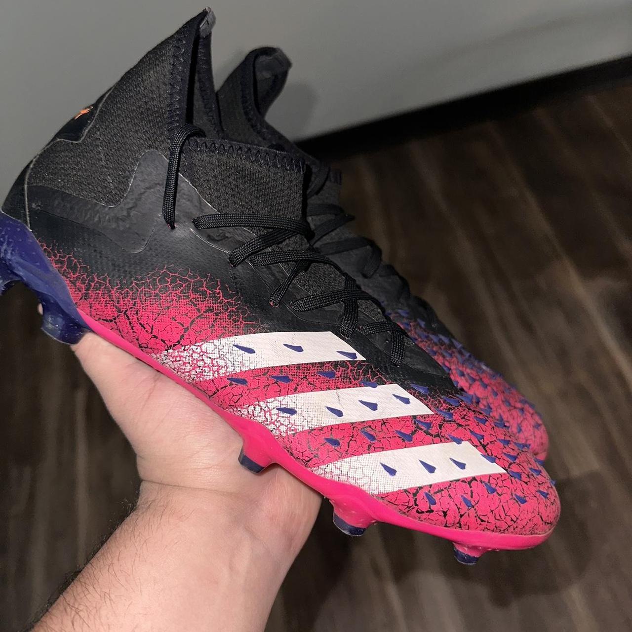 Adidas predators soccer cleats Size 9 8/10... Depop