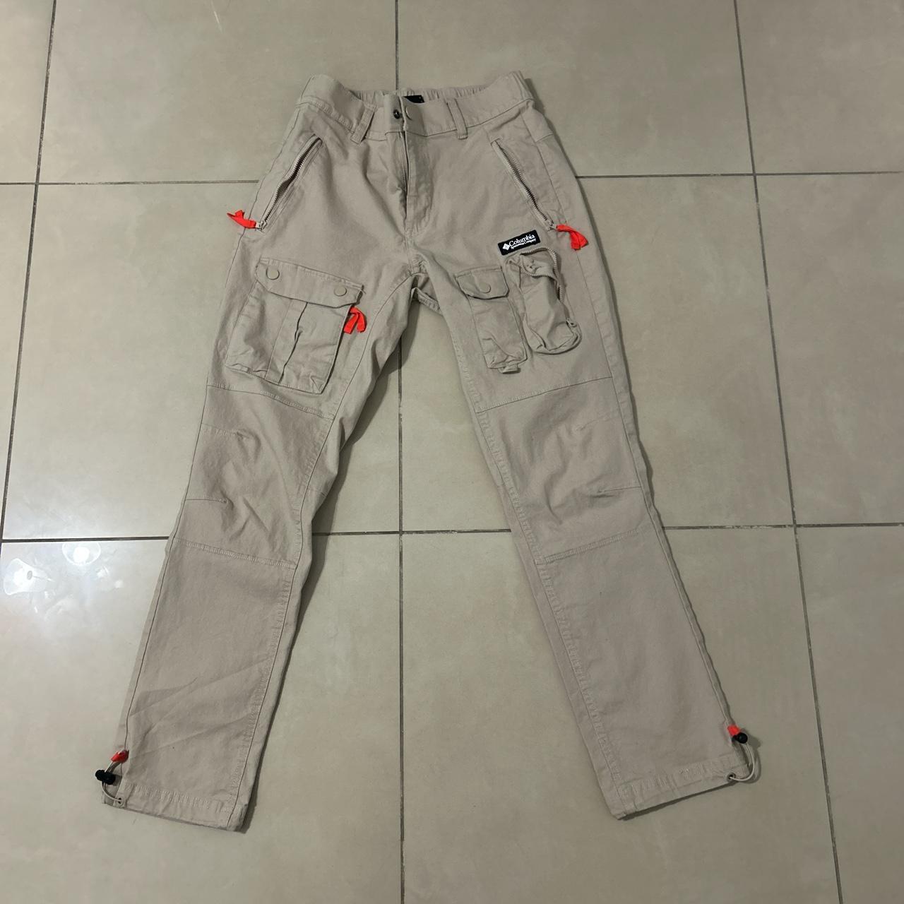 Never worn Columbia khaki cargo pants. Size small. Depop