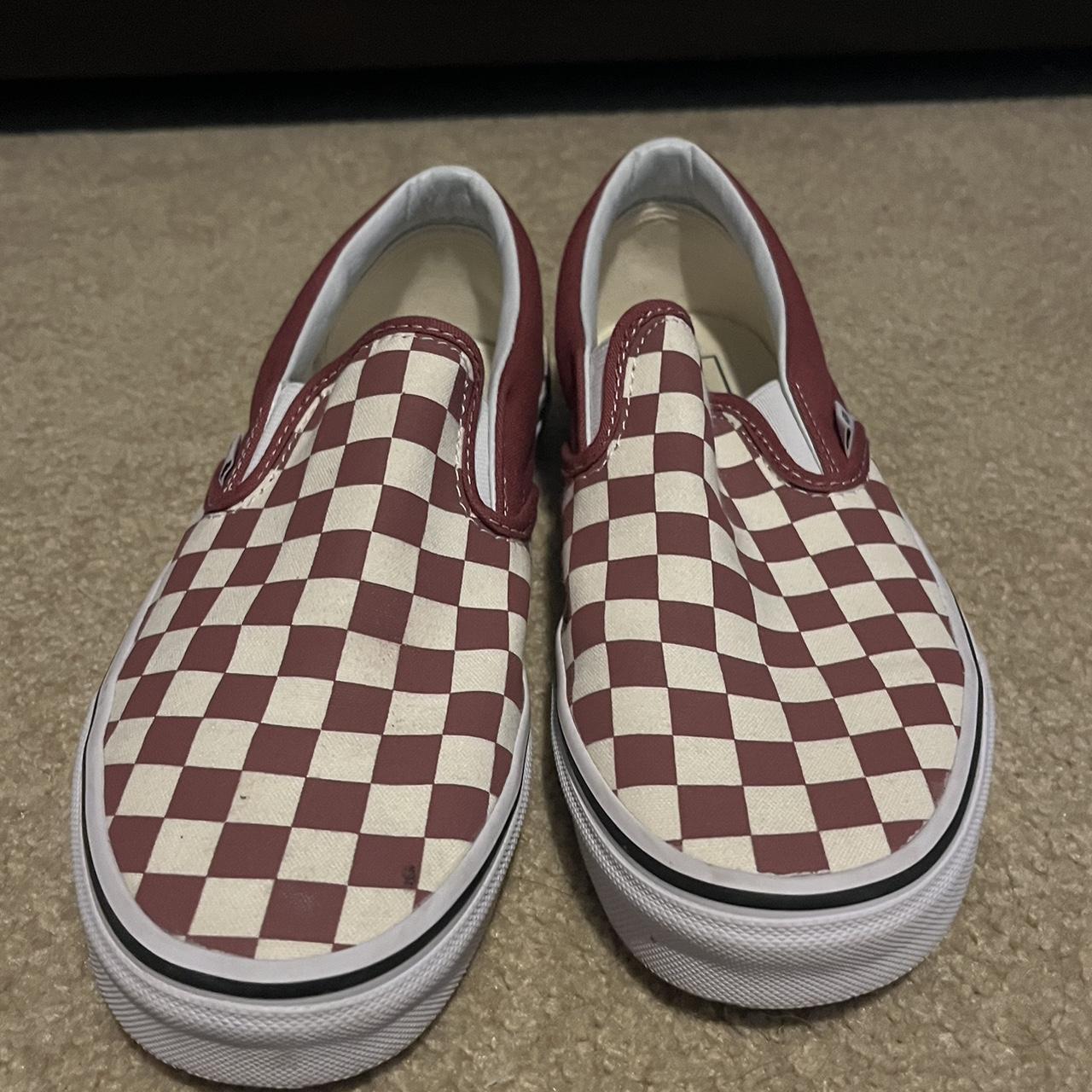 Maroon store checkered vans