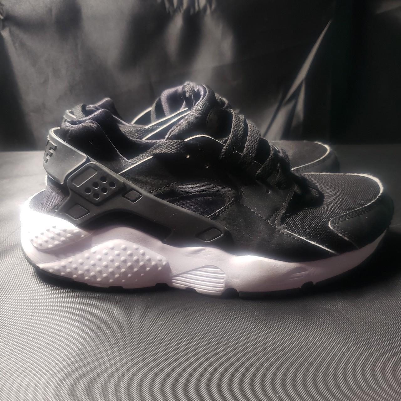 Nike Air Huarache Off Noir 5.5 Y 7 Women s Black Depop