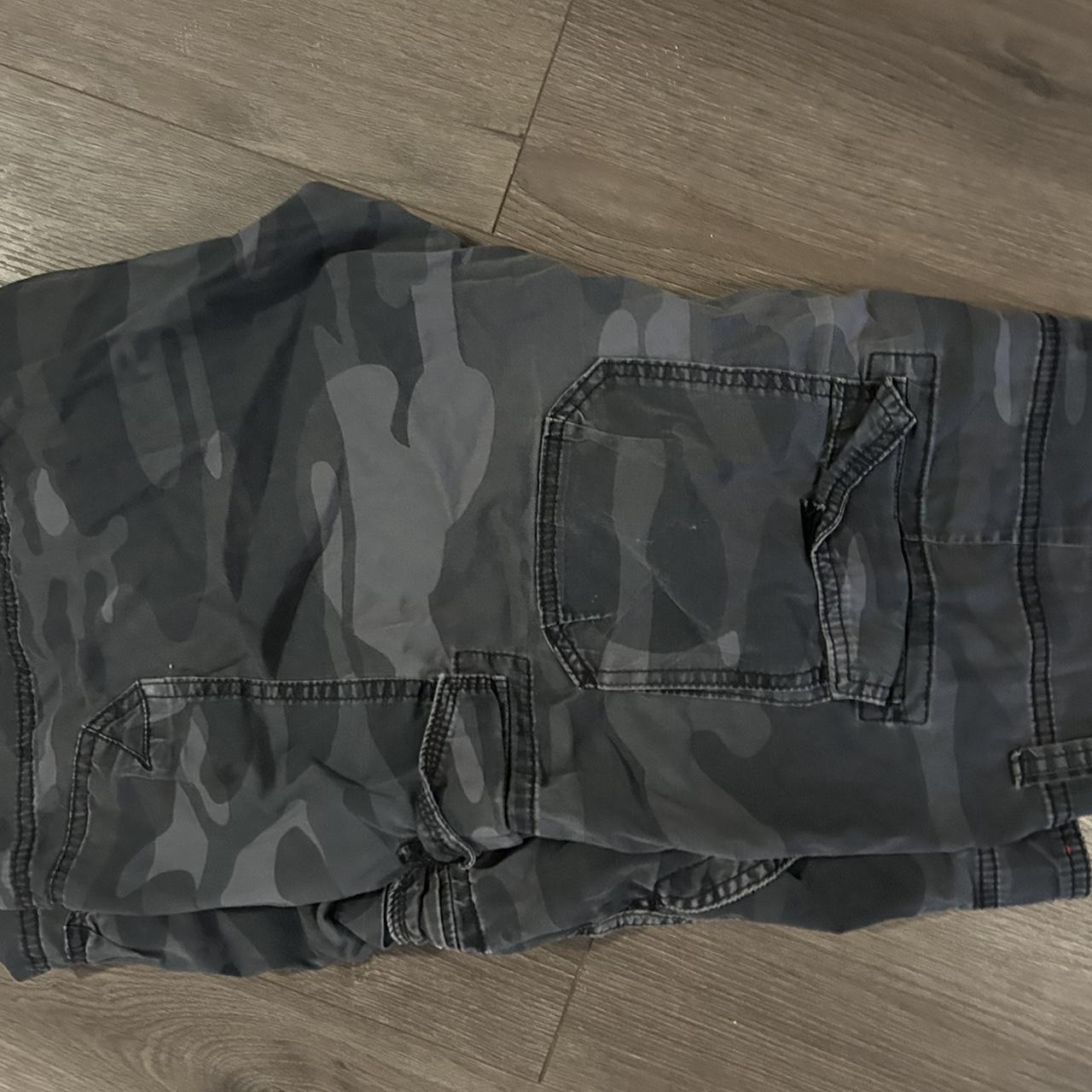 baggy grey camo jorts vintage 2000s - Depop