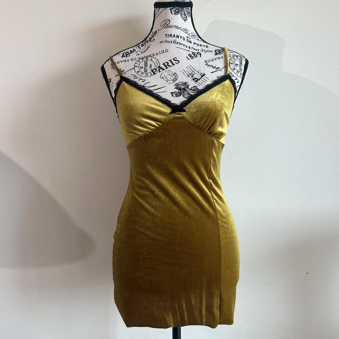 Gold velvet dress forever 21 hotsell