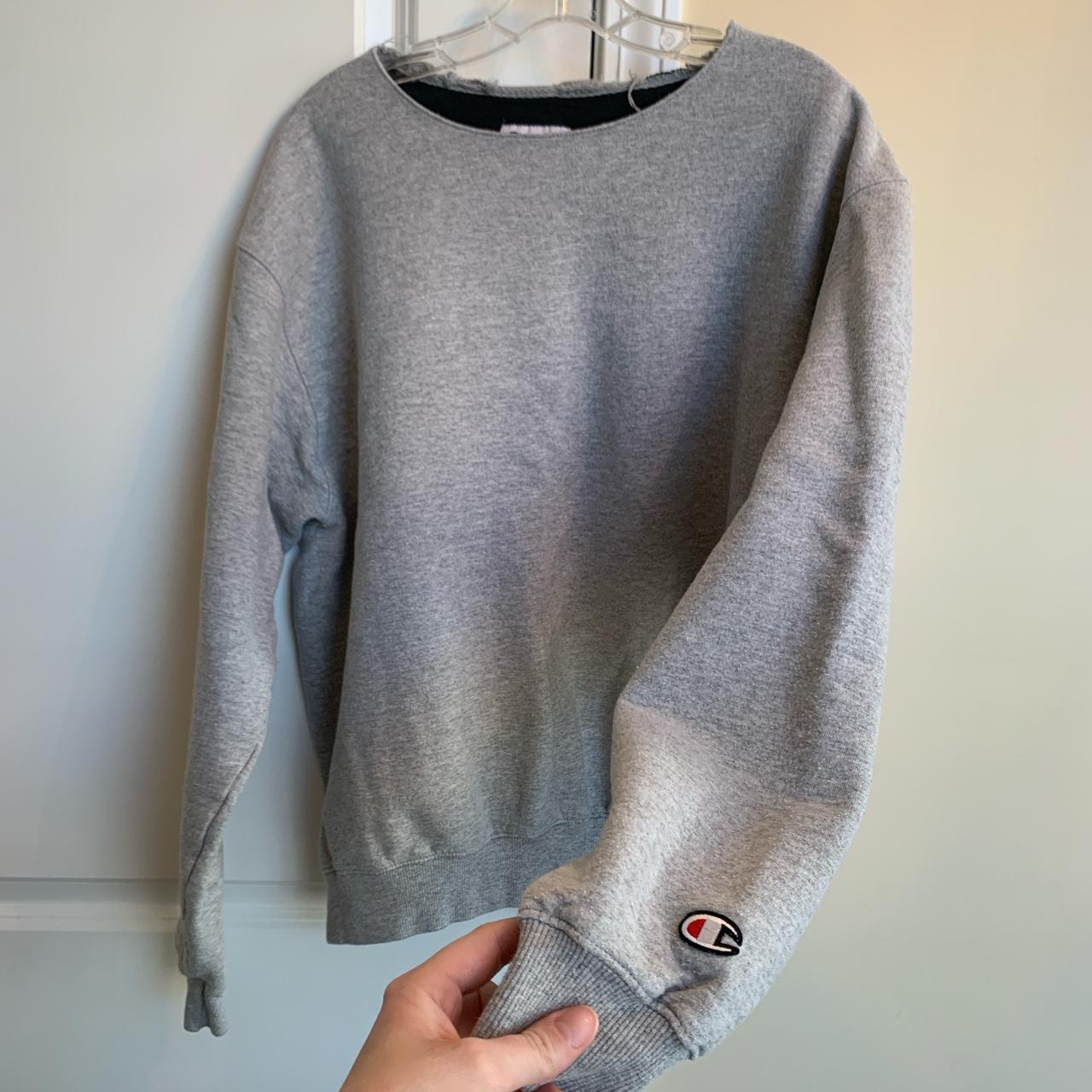 Oversized Champion Sweatshirt w Distressed