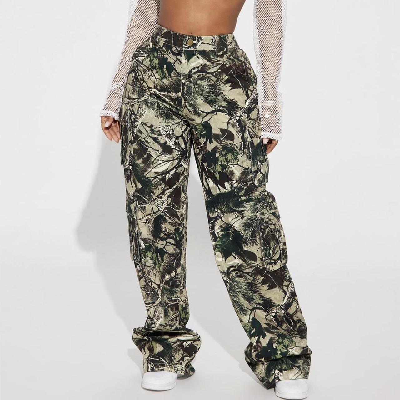 Fashion Nova Camo pants Never worn Size xs