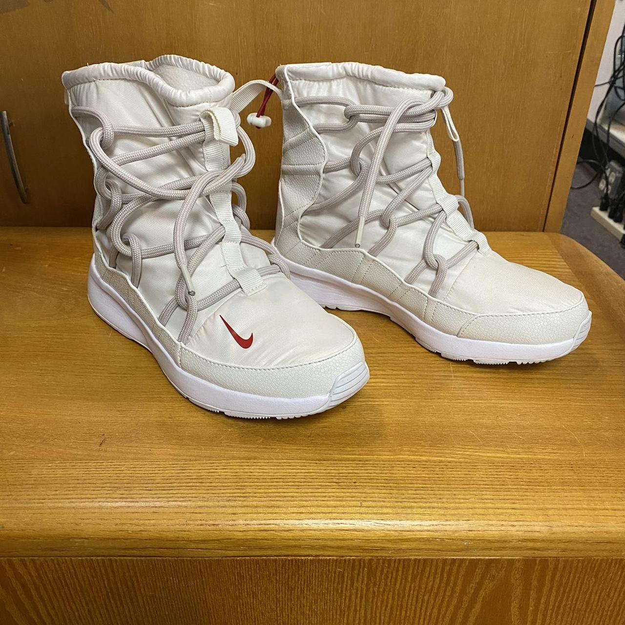 moonboots nike