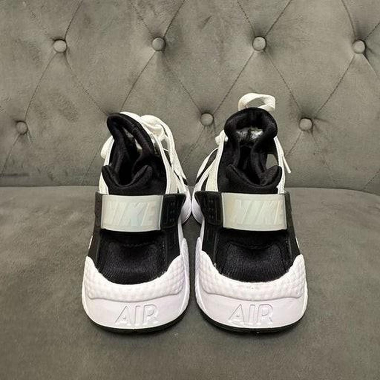 nike huarache black size 4