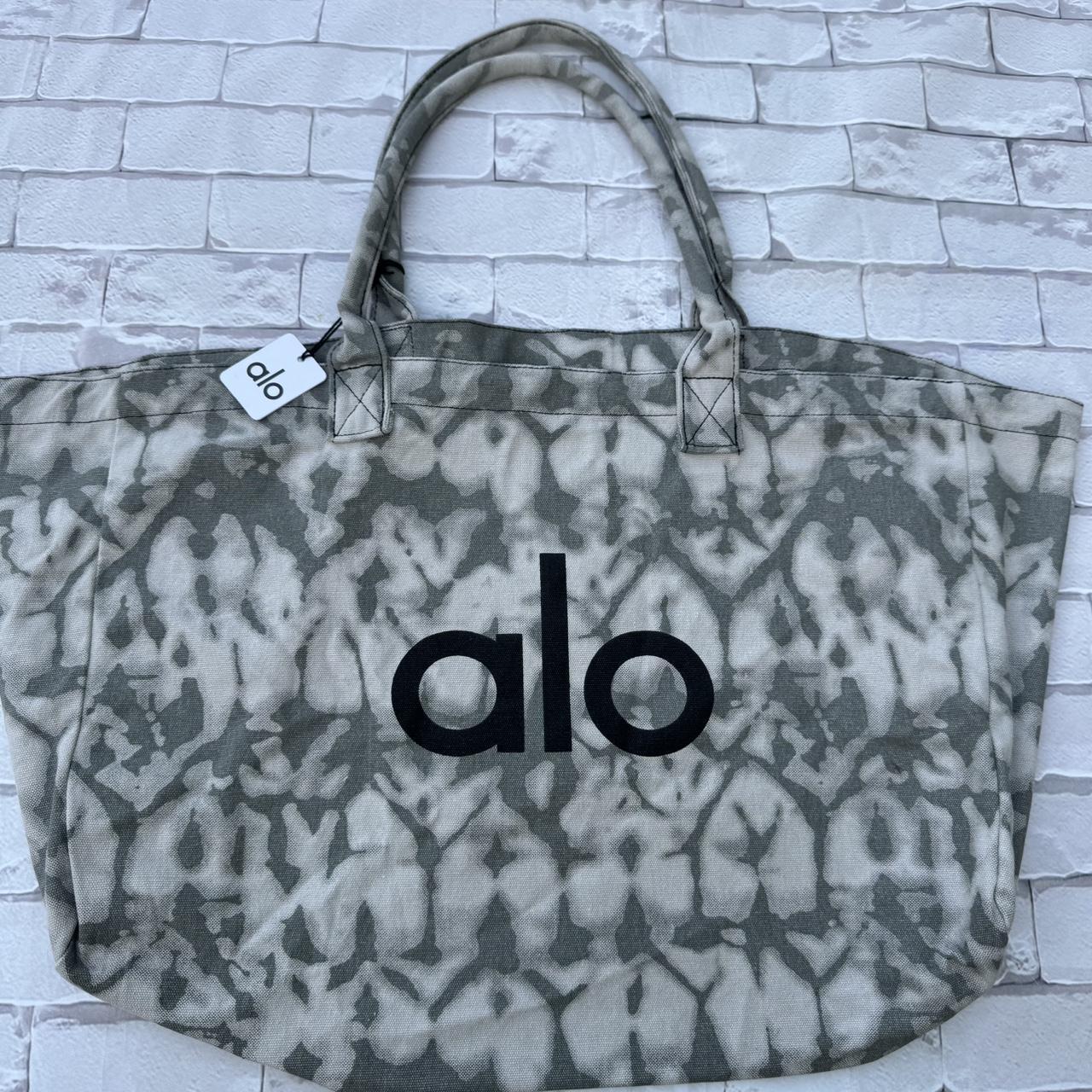 Alo Tote Bag new with tag It s not dirty it has Depop Alo Tote Bag new with tag It s not dirty it has Depop