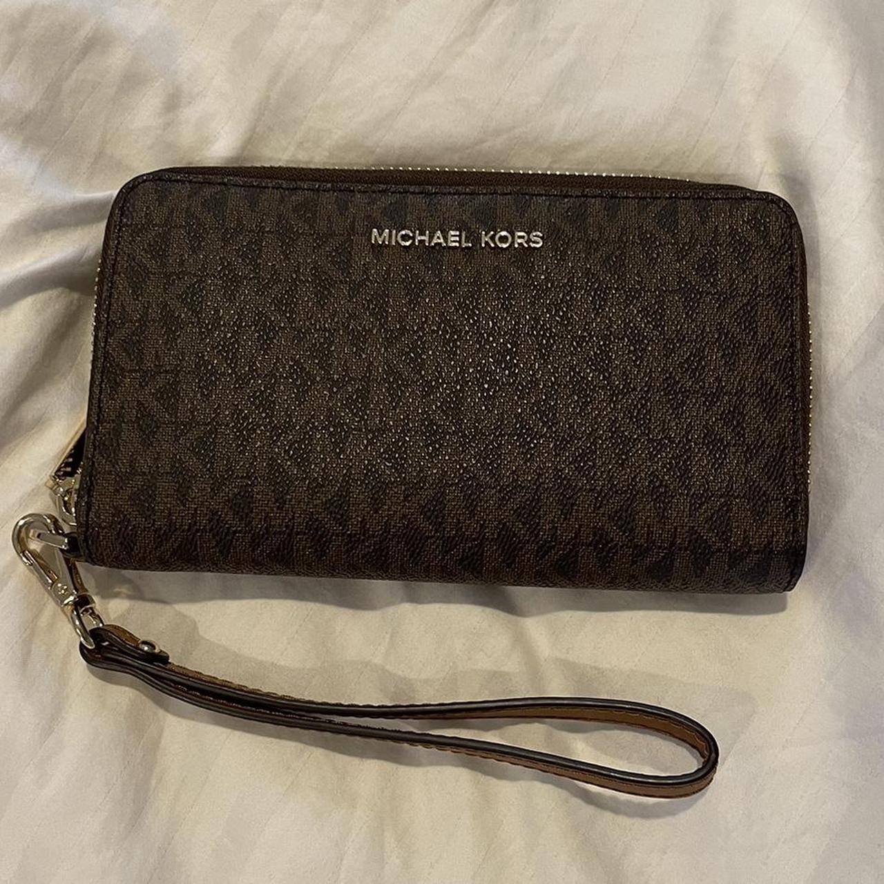 Michael kors deals tech wristlet