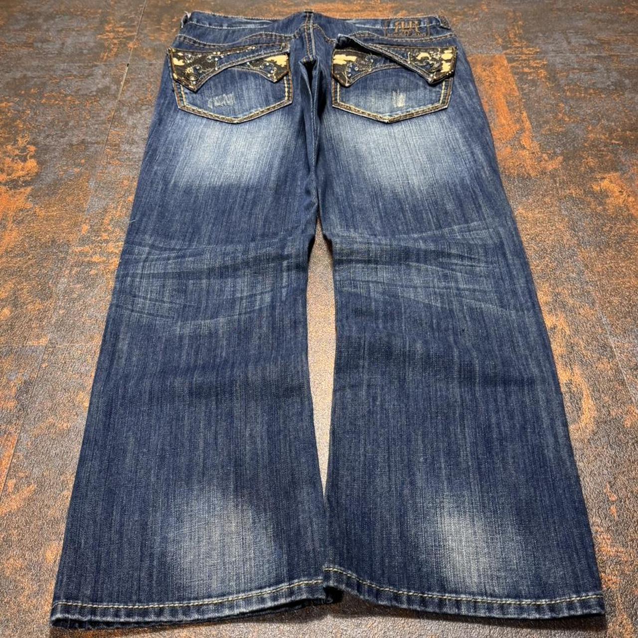 item listed by 00denim