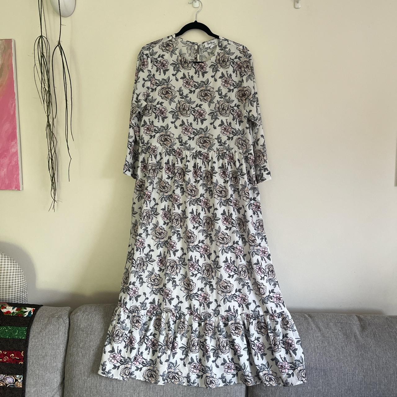 Feather + noise floral maxi dress Beautiful peony... - Depop
