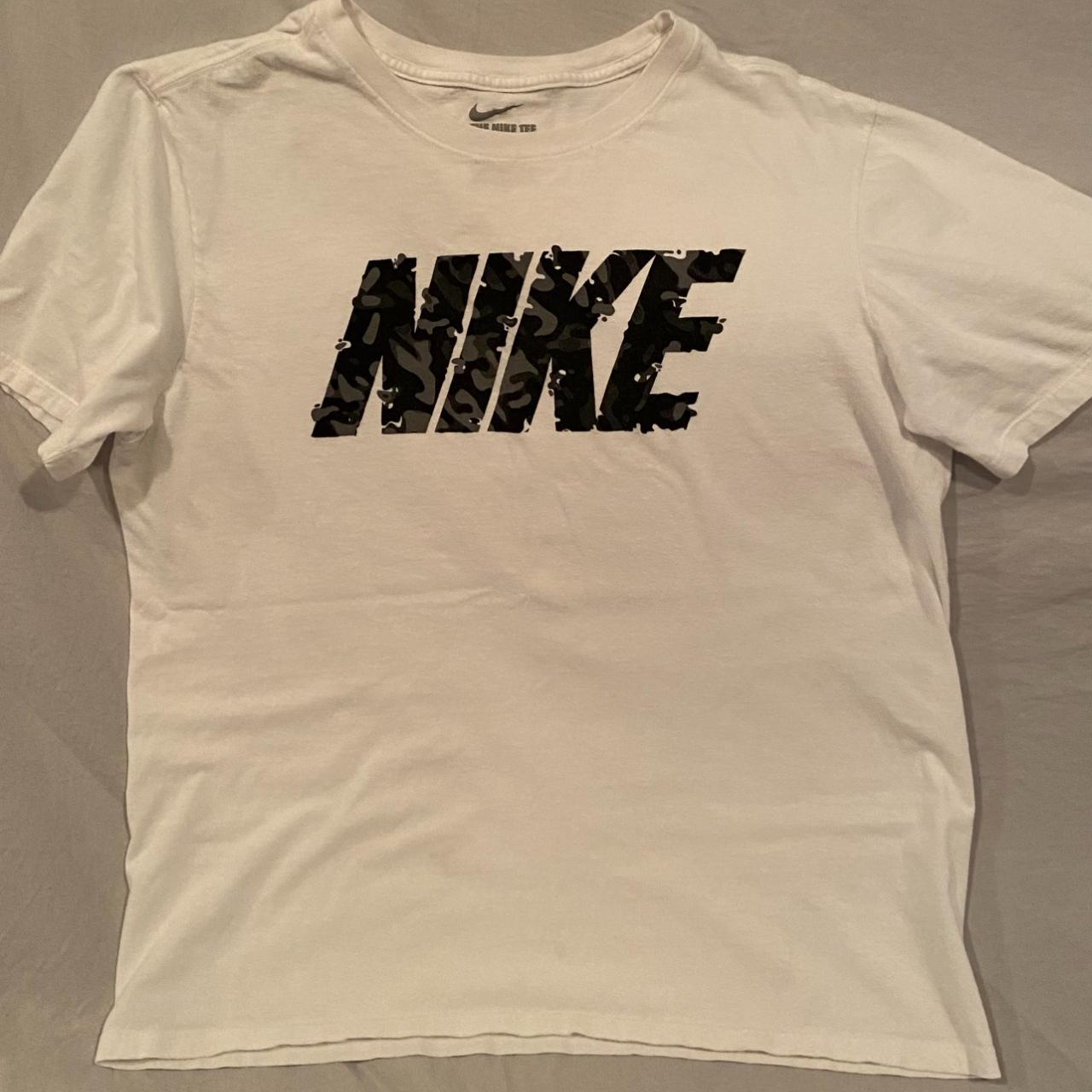 Young men's Medium Nike t-shirt - Depop