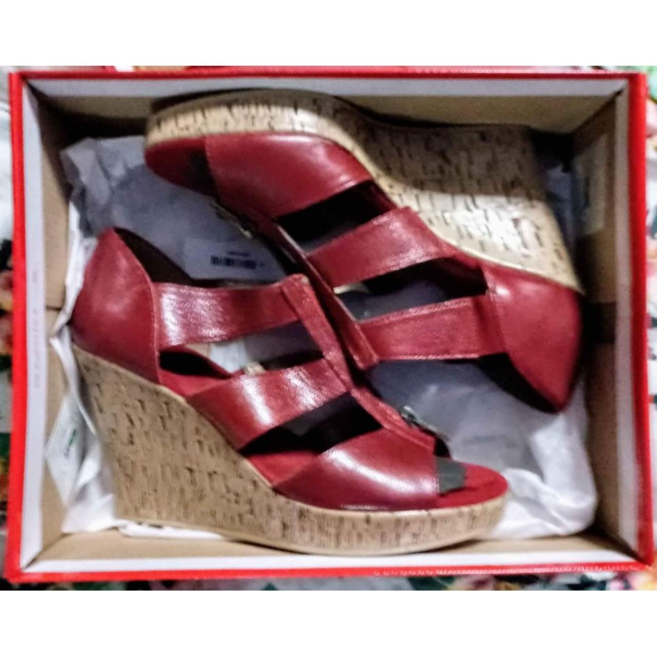 Like NEW Women's Aerosole Red Leather On Track Wedge... Depop