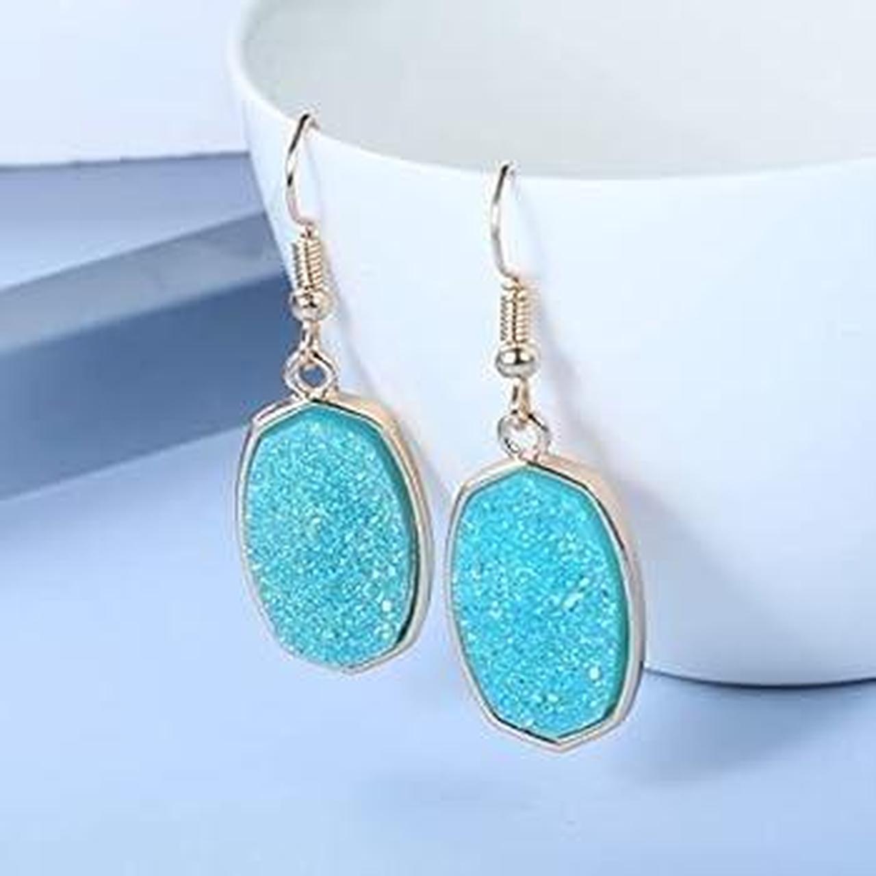 item listed by retr0chic
