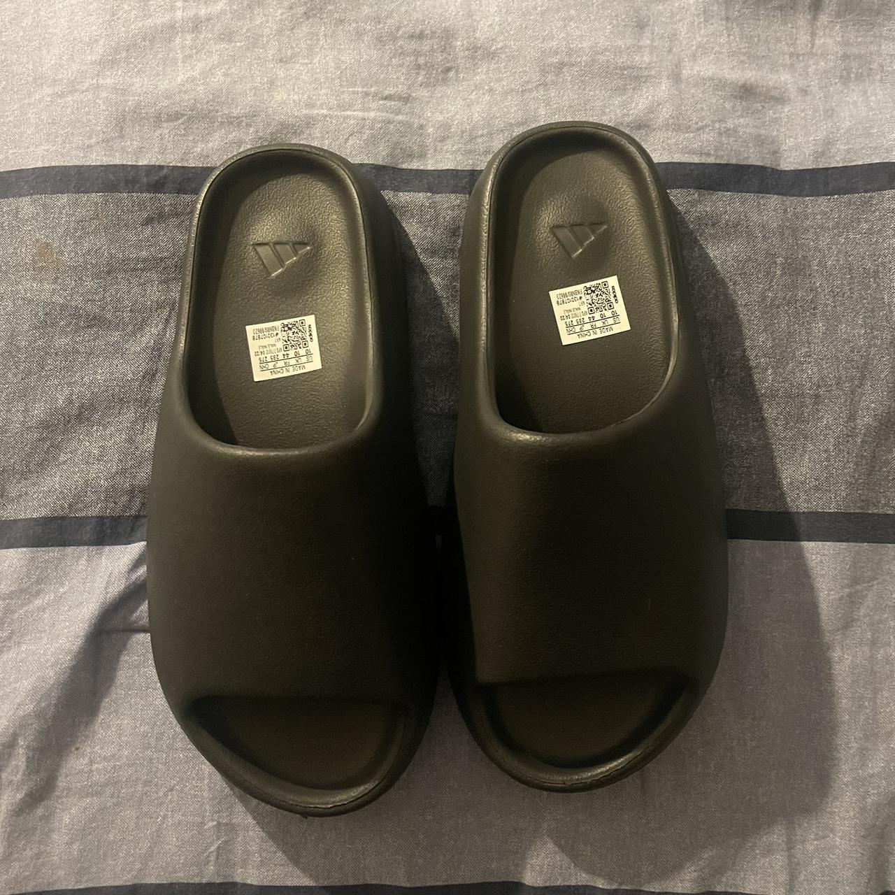 yeezy slides 40