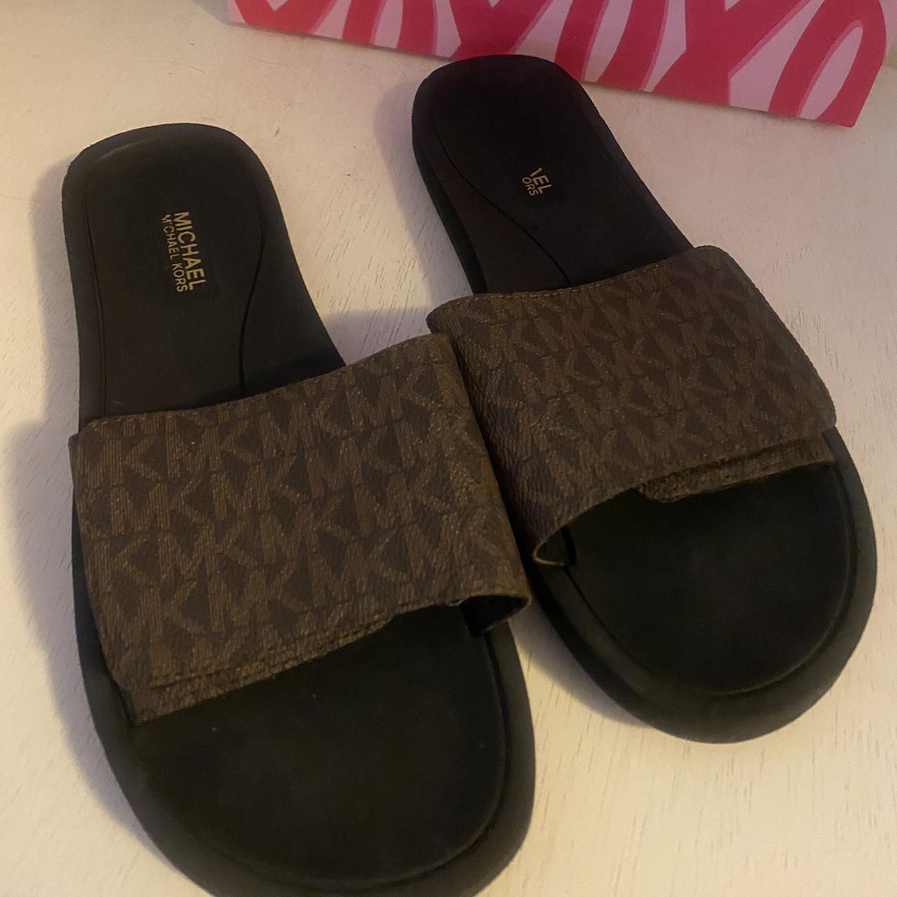 Michael kors slides Size 7 - Depop