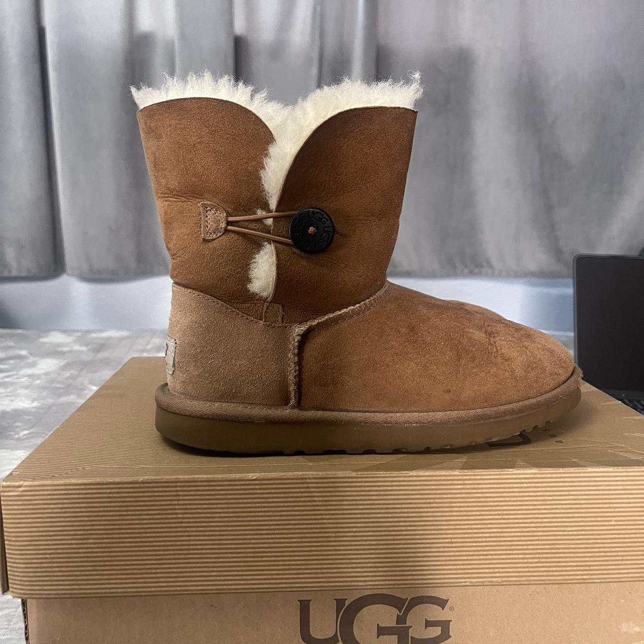 Size 4 clearance ugg boots