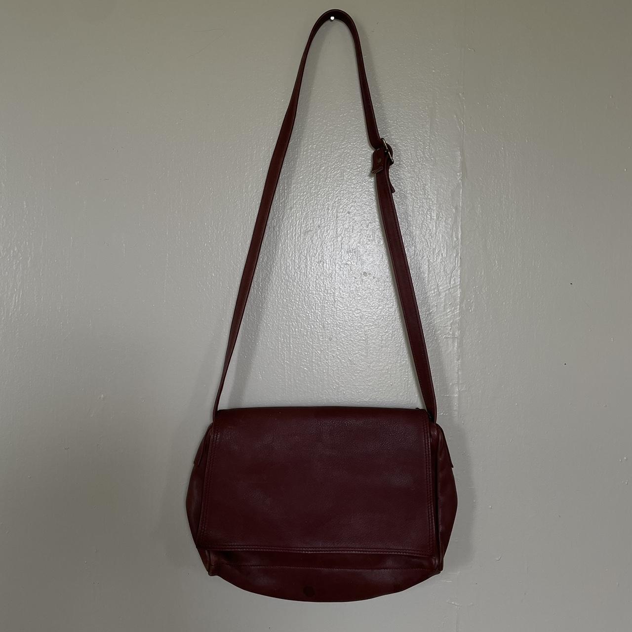 Vintage real leather purse Libaire has little water