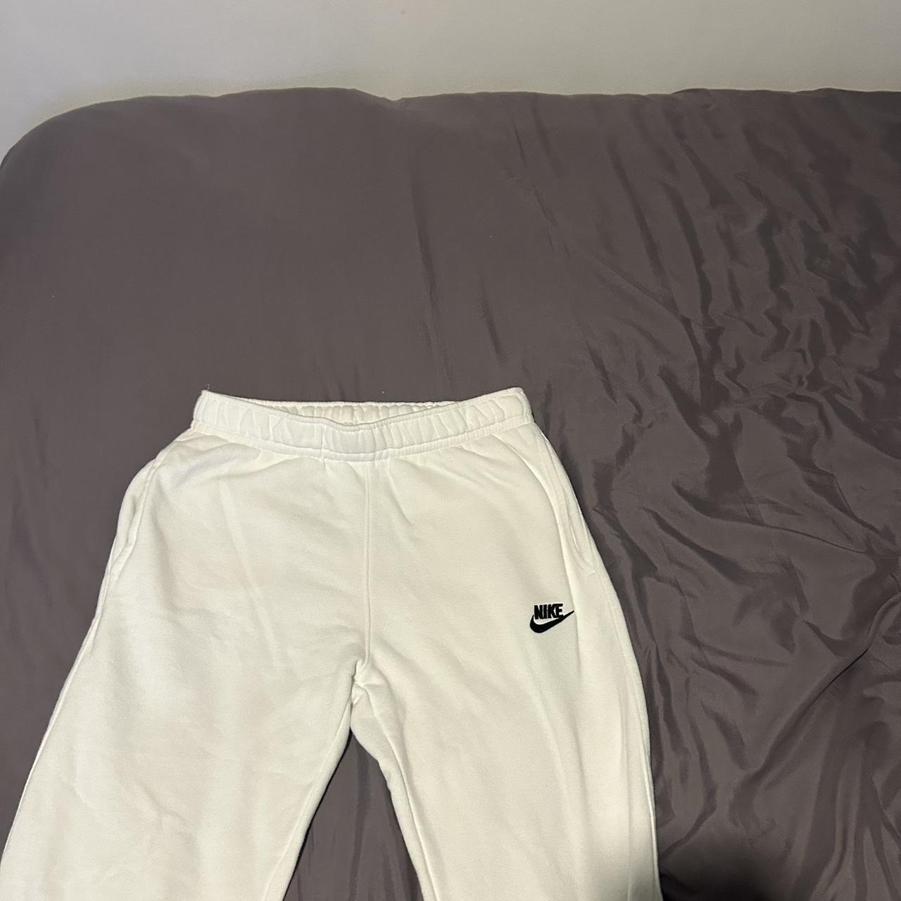 mens white nike jogging suit