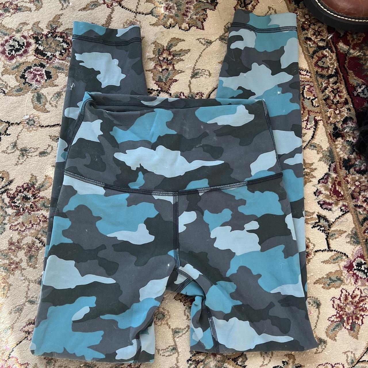 lululemon camo size 4 leggings 28” has a small hole - Depop