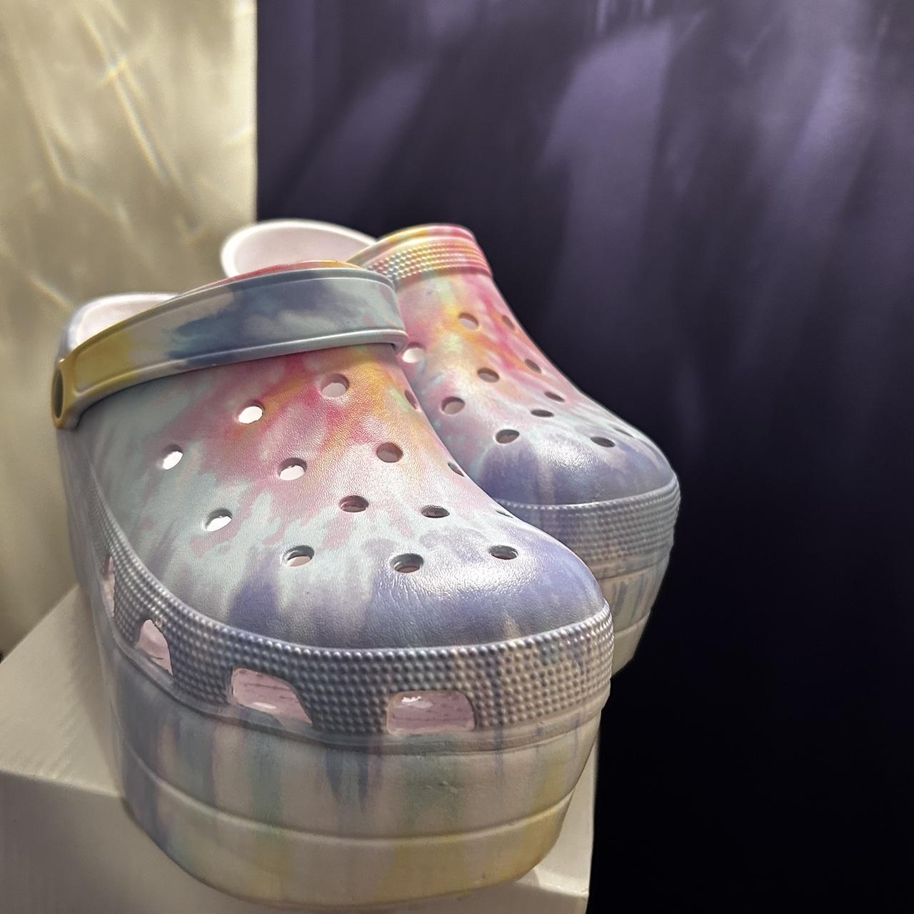 Akira 2025 platform crocs