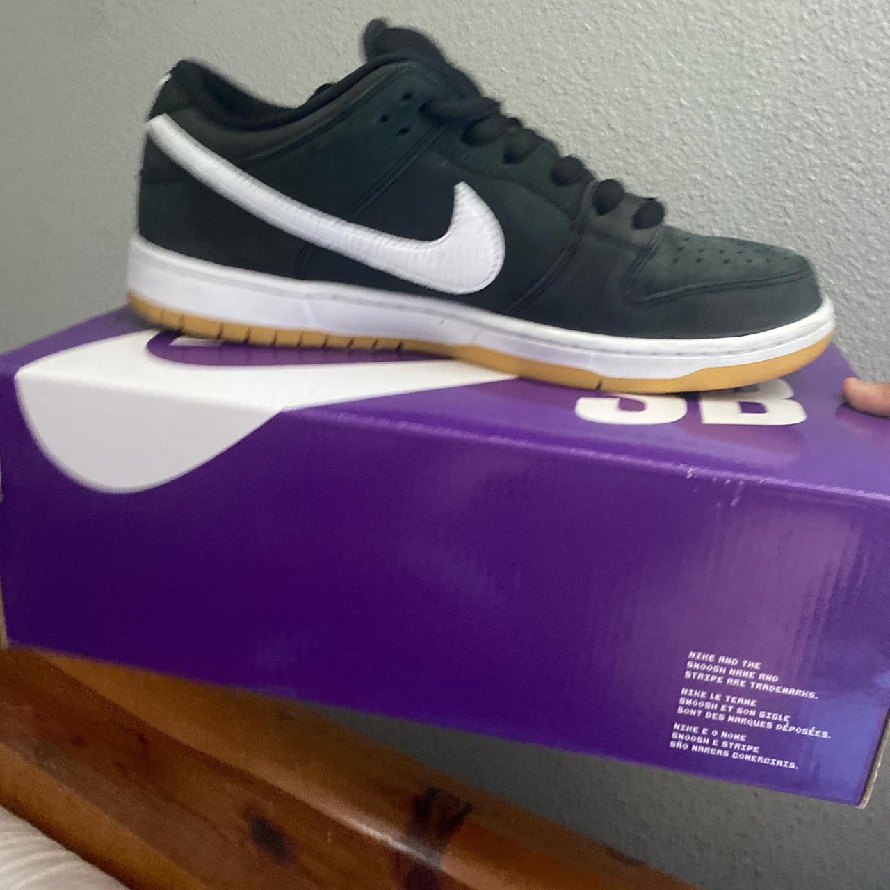 mens nike gum bottom shoes