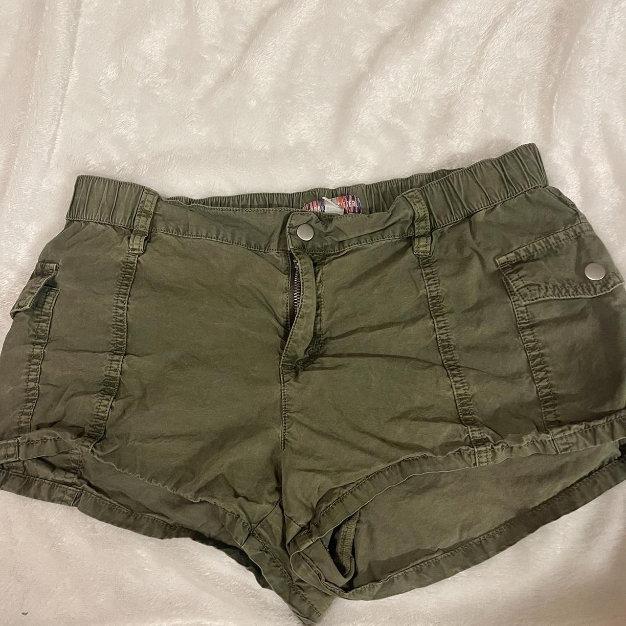urban outfitters low rise green cargo shorts, size 4... - Depop